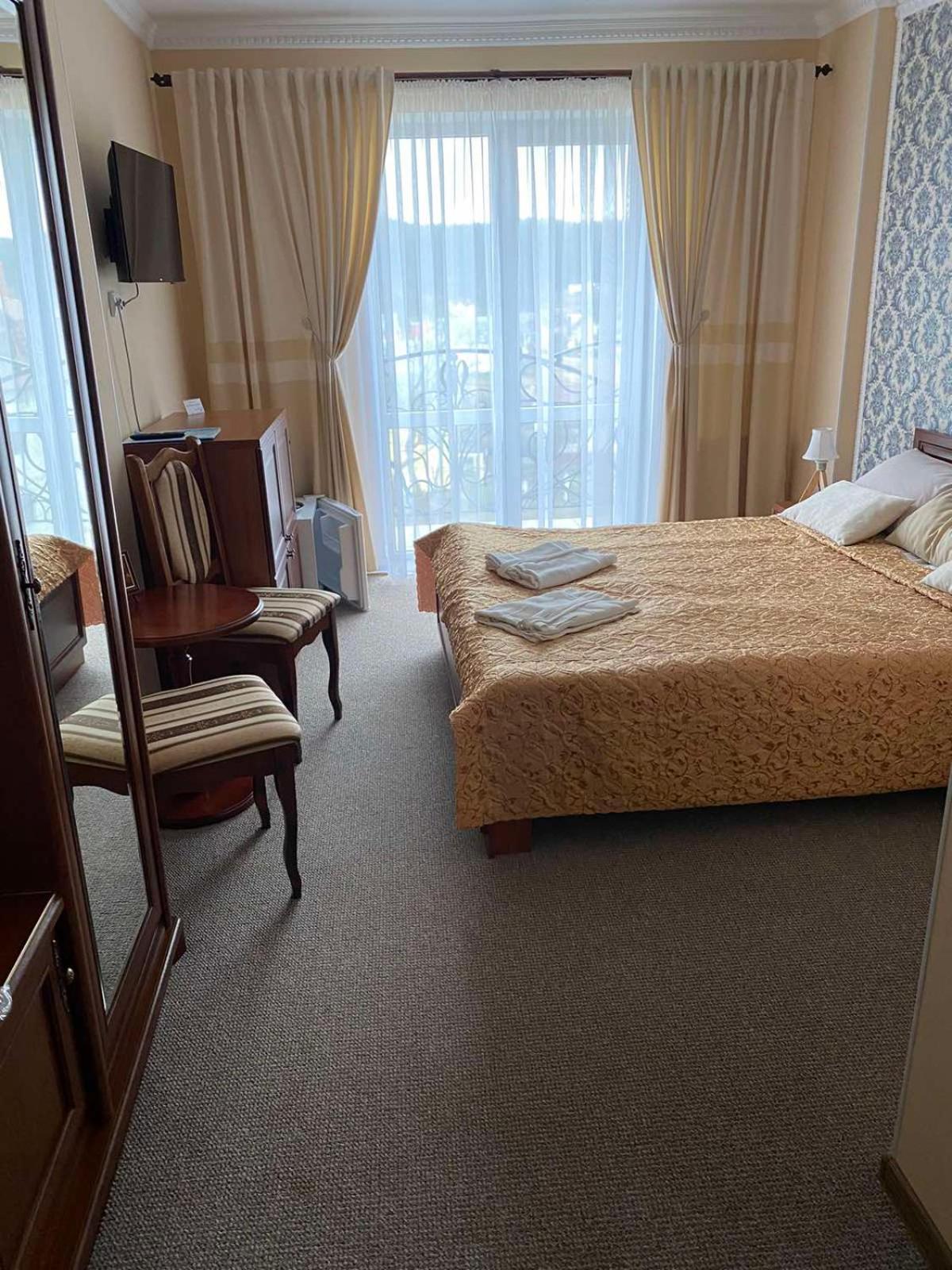 Hotel Three Korony Skhidnytsia Eksteriør billede